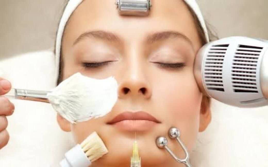 بهترین روش های پاکسازی صورت در منزل و سالن زیبایی
